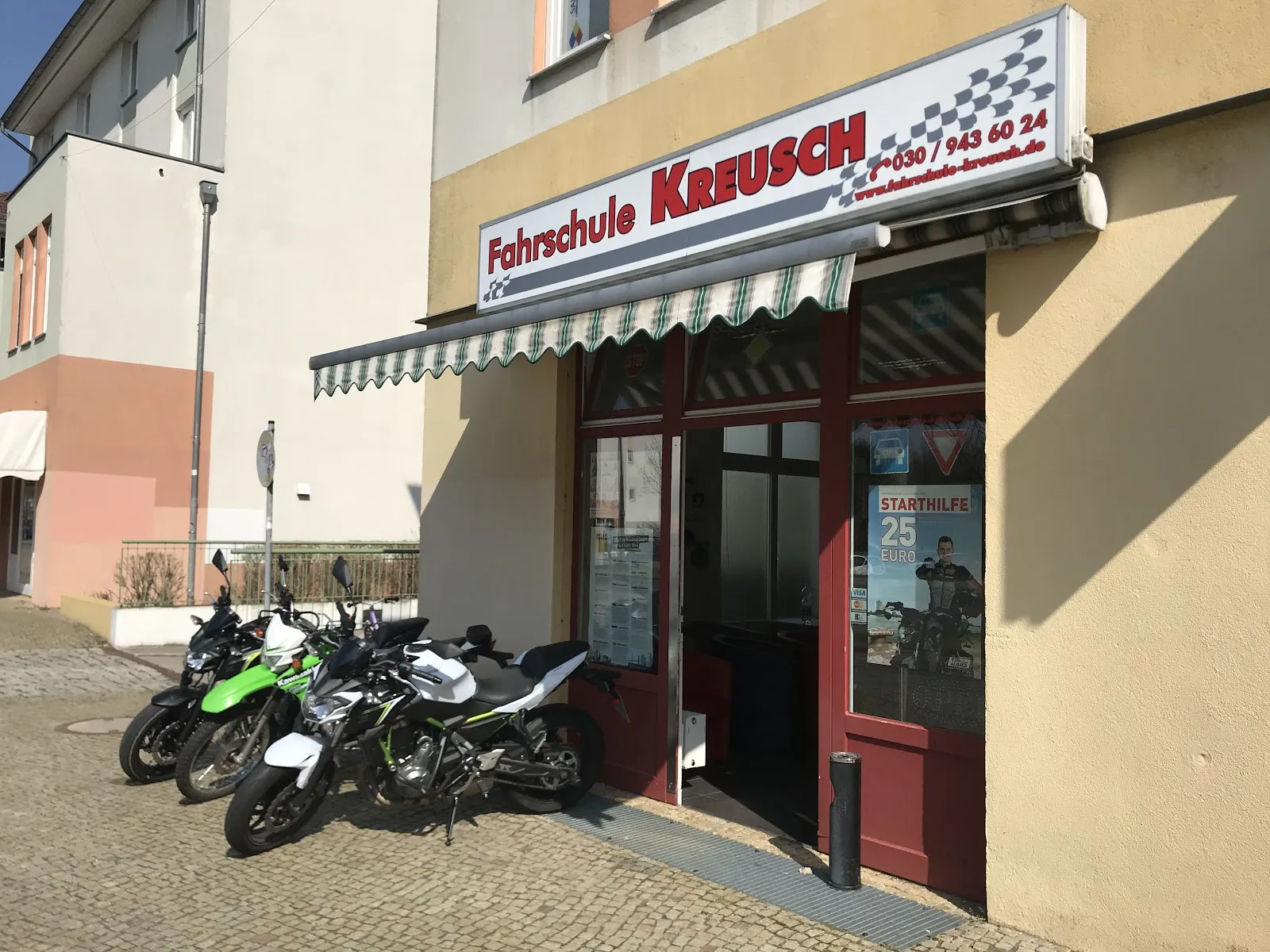 Teamfoto der Fahrschule Kreusch